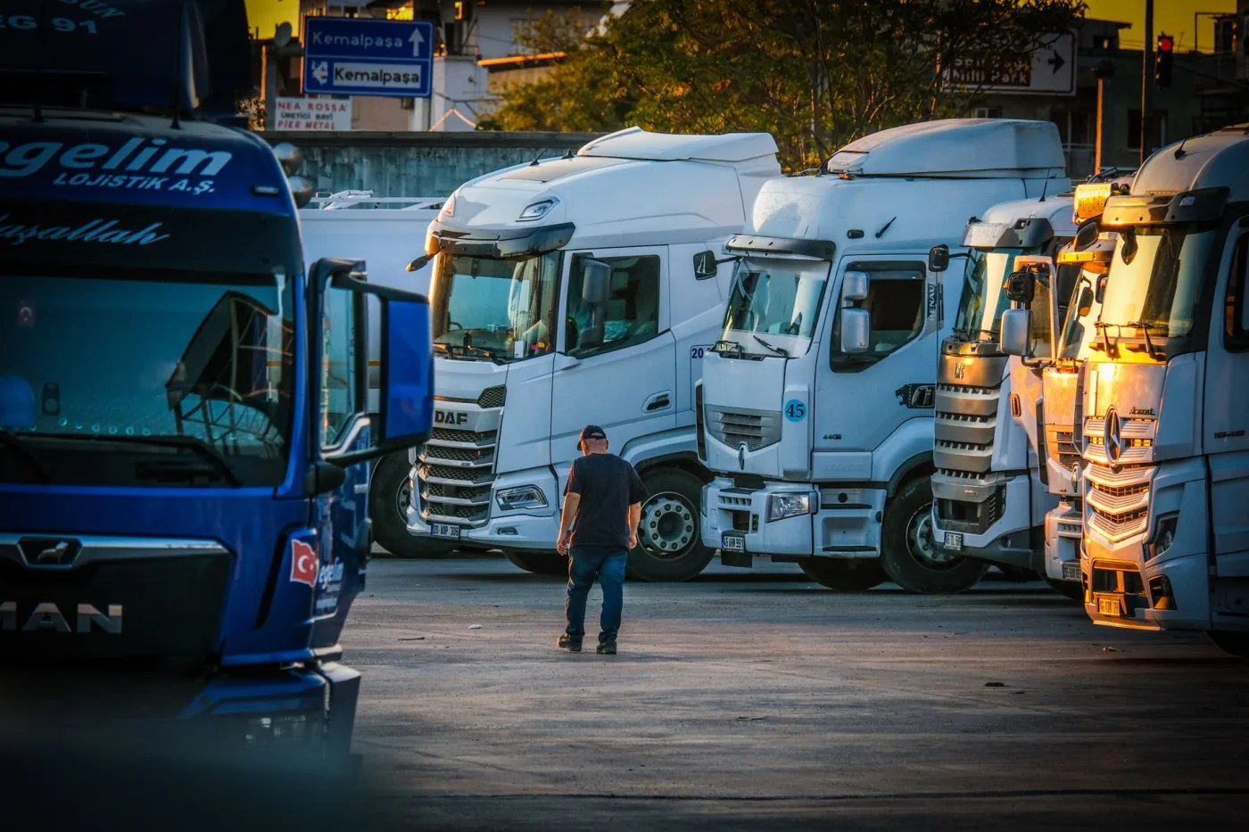 Improving driver coordination with real-time communication tools