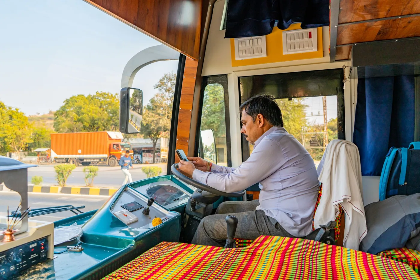 Route Planning and Driver Coordination: How Digital Tools Keep Urban Transport on Schedule