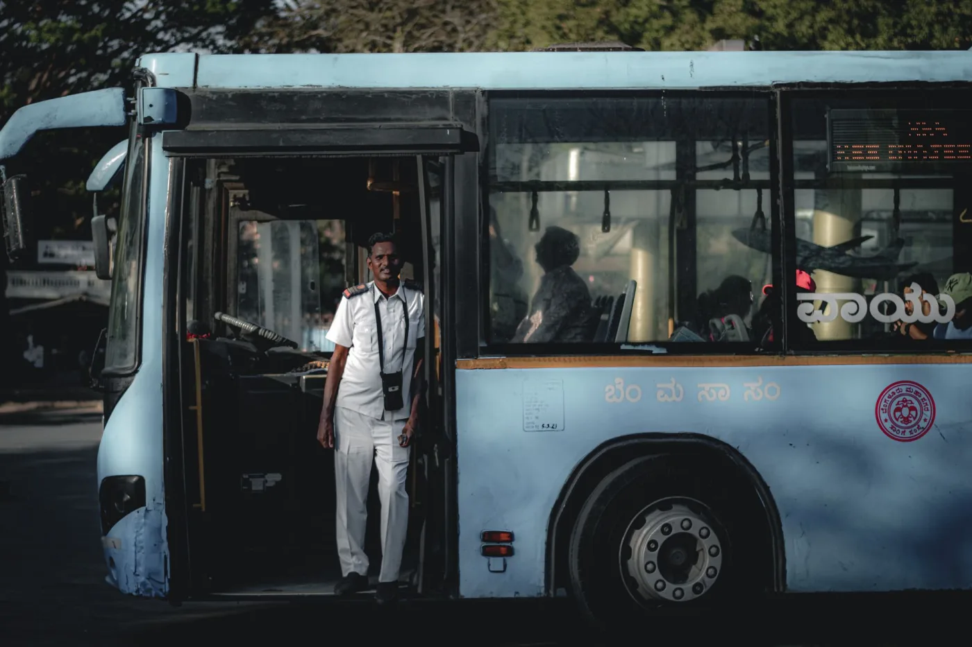 Comment la courtoisie du conducteur améliore la fidélisation des passagers dans le transport urbain