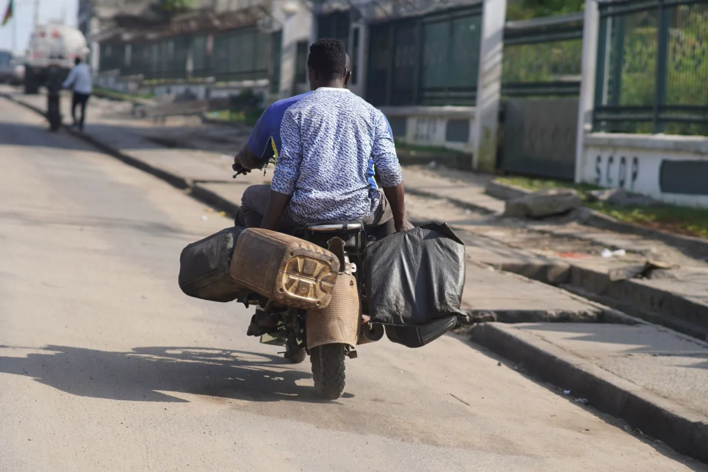 Le rôle des taxis-motos dans la mobilité urbaine au Cameroun